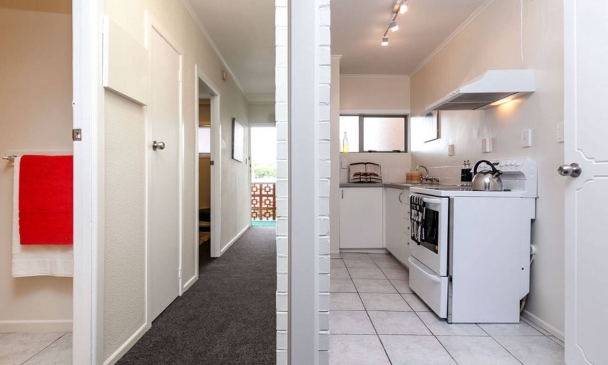 Mount Eden Apartment | 2 Bedroom CBD Fringe MT Eden with Car Space
