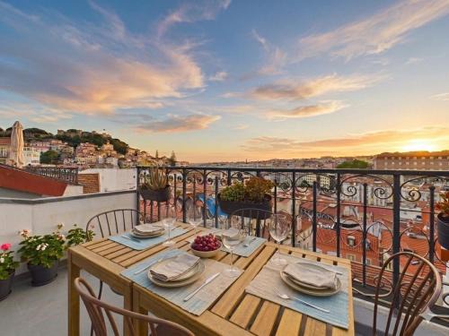 Mouraria Apartment | 2BR w/Terrace & Castle Sao Jorge Views – Alfama | By Airnest