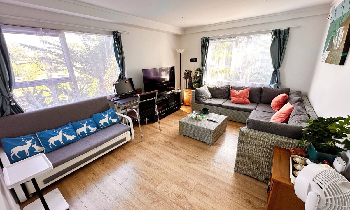 Browns Bay House | 3 minutes walk, stunning beach!