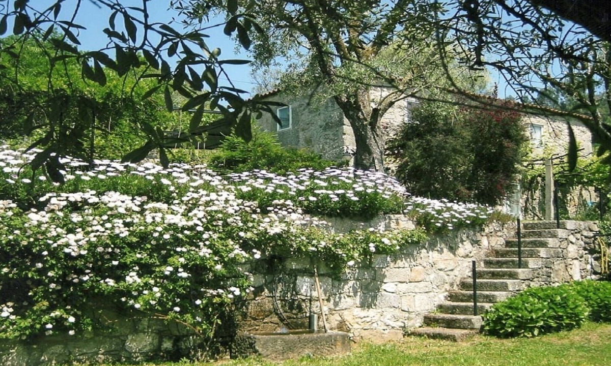 Calheiros House | 7 km from Ponte de Lima: Rural vacation rental with a pool and a garden offering an incredible view