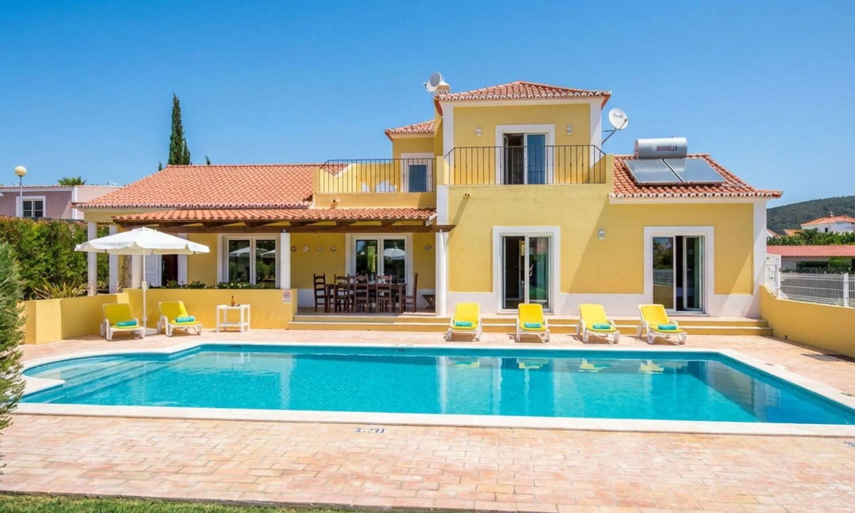 Olhao Villa | Amapola in Quelfes with 4 bedrooms and 4 bathrooms