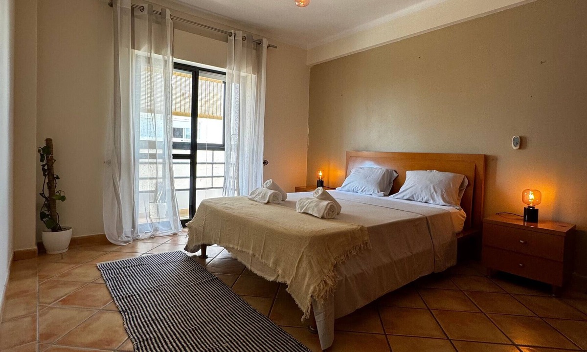 Olhao Apartment | Apartamento Mar Olhao – Spacious 2-Bedroom Apartment with Balconies in Central Olhão