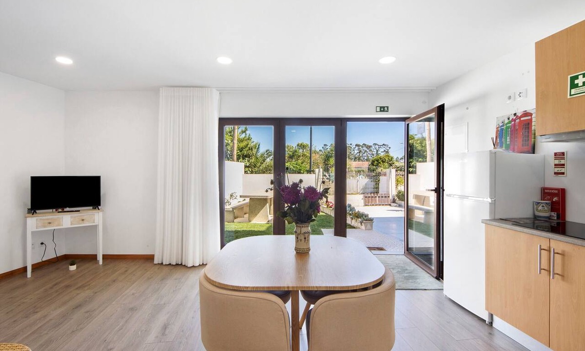 Apulia Apartment | Apartment 'Apartamento Lomi with Pool' with Shared Pool, Shared Terrace and Wi-Fi