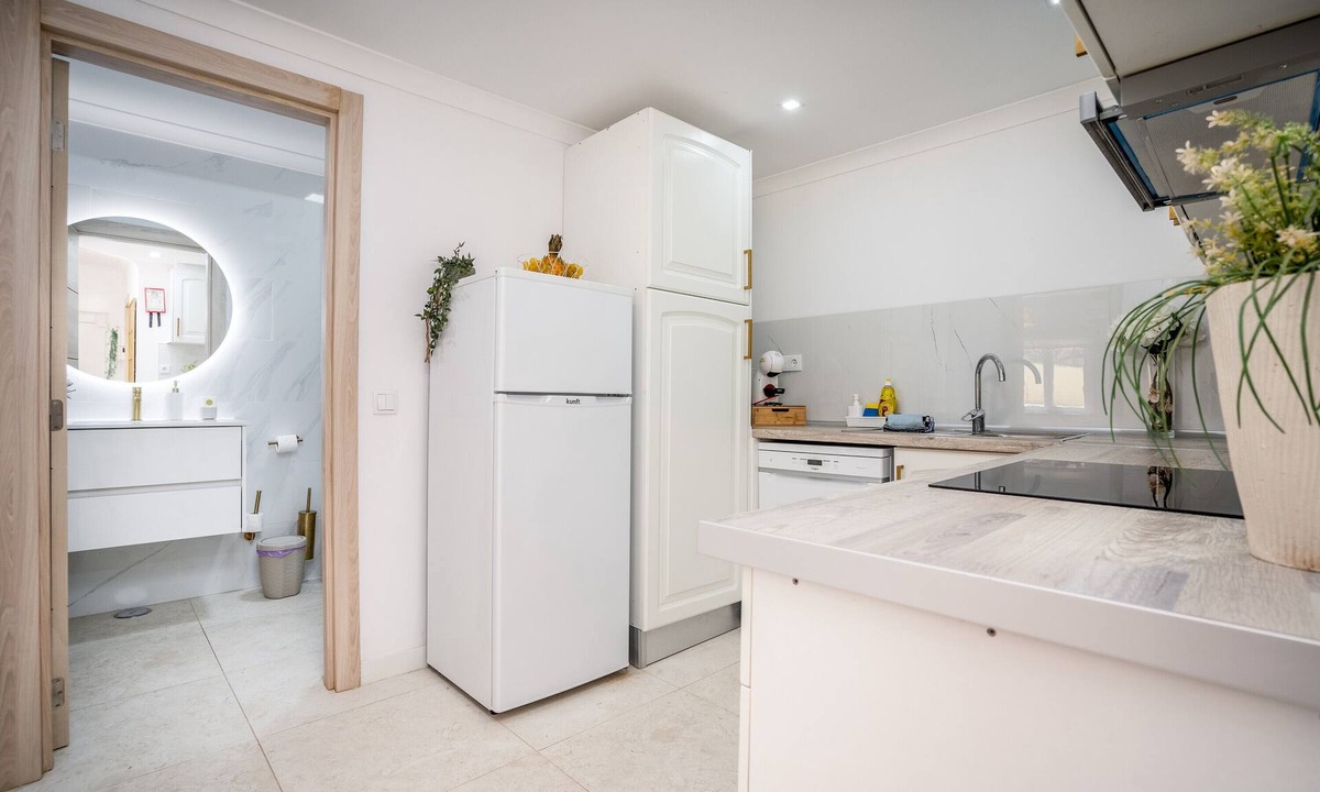 Montes de Alvor Apartment | Apartment 'Casa Dourada' with Private Terrace, Shared Garden and Wi-Fi