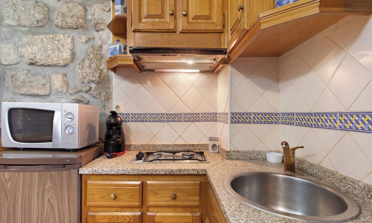 Canicada Apartment | Apartment 'Casa Do Serrador' with Mountain View, Wi-Fi and Air Conditioning