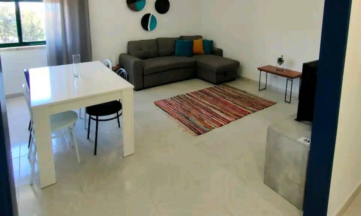 Charneca de Caparica e Sobreda Apartment | Apartment 'Casa Volátil' with Wi-Fi and Air Conditioning