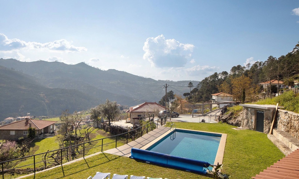Resende Apartment | Apartment 'Quintinha De Pinouco' with Mountain View, Wi-Fi and Air Conditioning