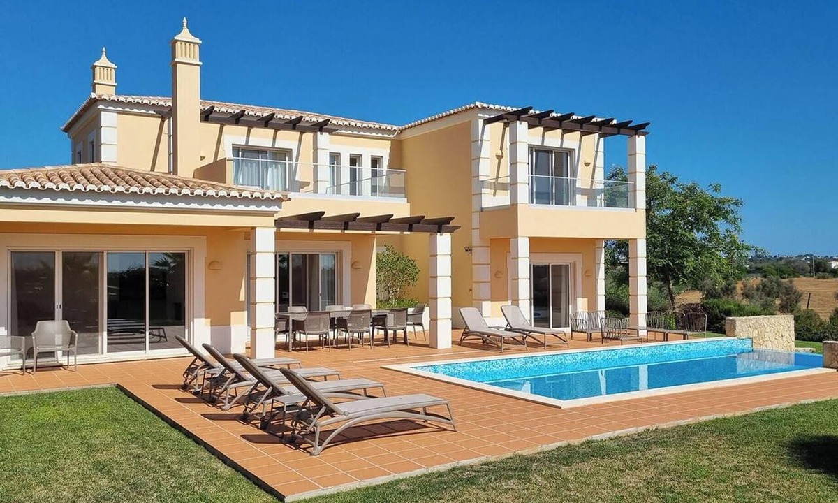 Estombar Apartment | Apartment 'Villa Premium' with Mountain View, Wi-Fi and Air Conditioning