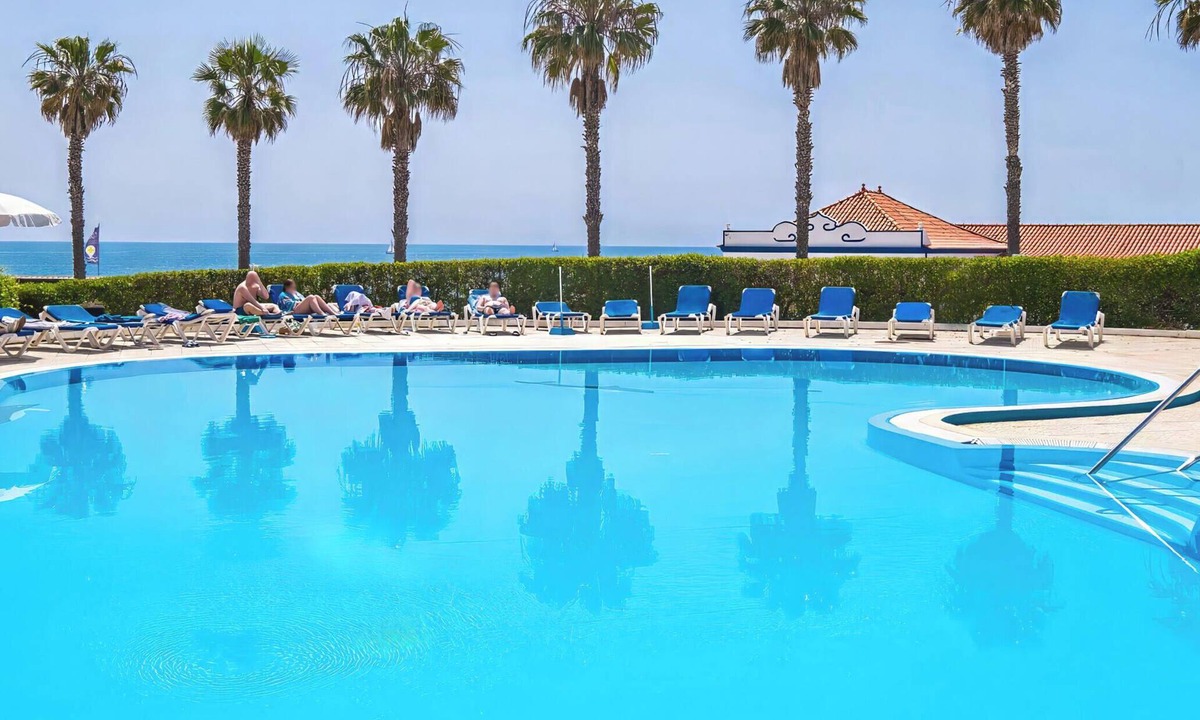 Portimao Apartment | Apartment w/Pool in Praia do Vau