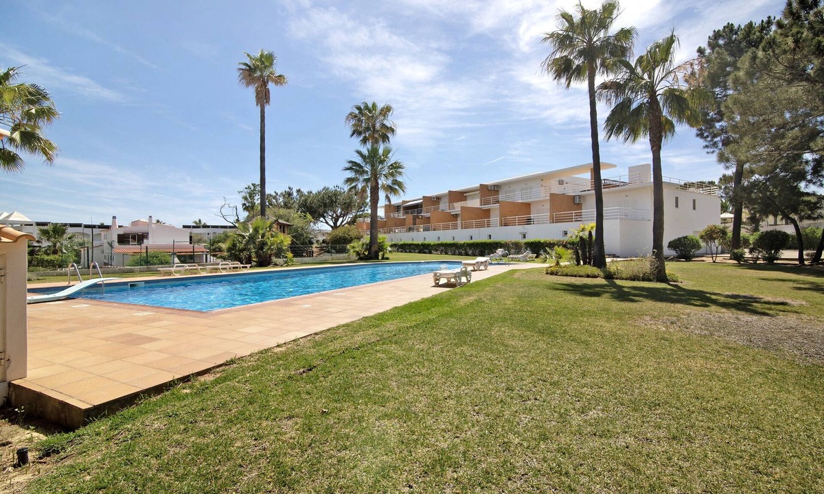 Sesmarias Apartment | Apartment 'Yara Beach Apartments with Terrace' with Shared Pool, Wi-Fi and Air Conditioning