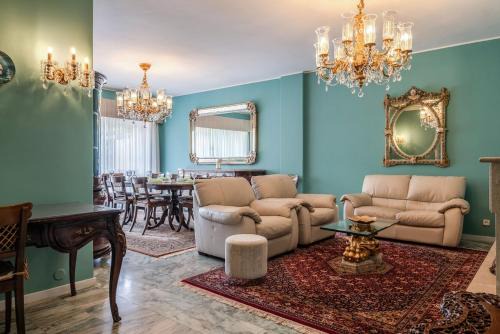 Porto Apartment | Aposentus - Vintage Retreat in Sá Carneiro Plaza