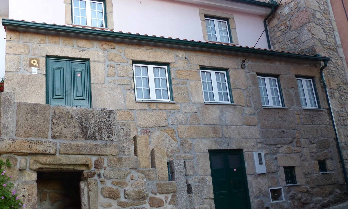 Gouveia Apartment | BALCONY HOUSE - 6 PAX