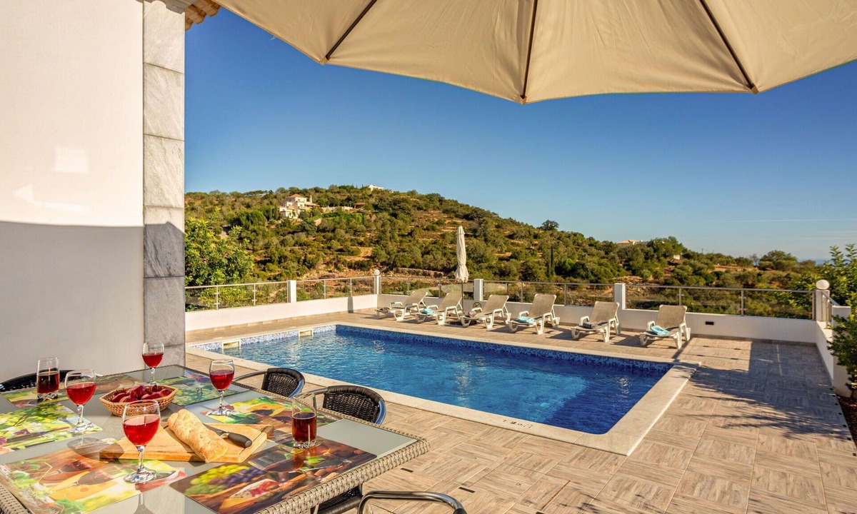 Estoi House | Beautiful private villa for 6 people with WIFI, private pool, A/C, TV and terrace