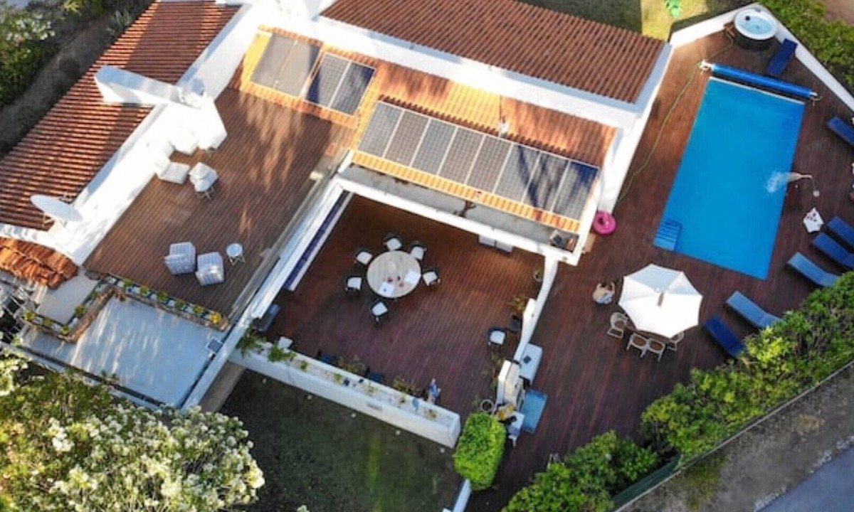 Quarteira Villa | Bento Box Vintage Family Villa & Hot Pool