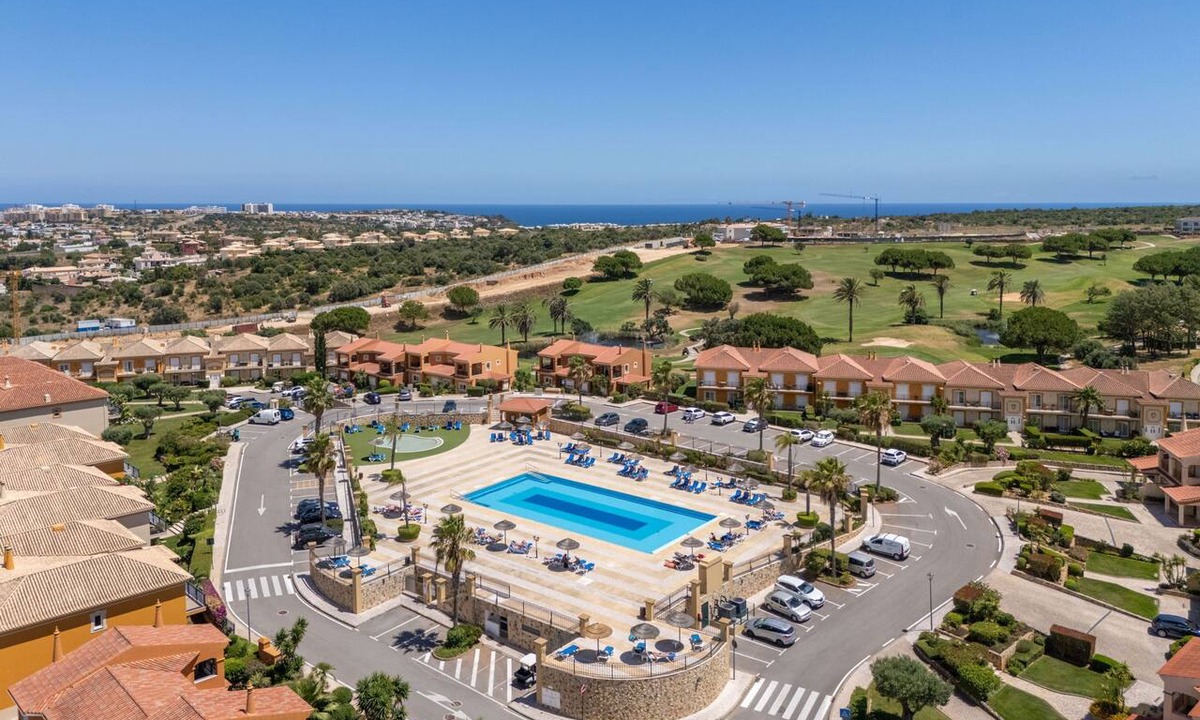Atalaia Apartment | Boavista Lakeview | Golf & Pool Retreat