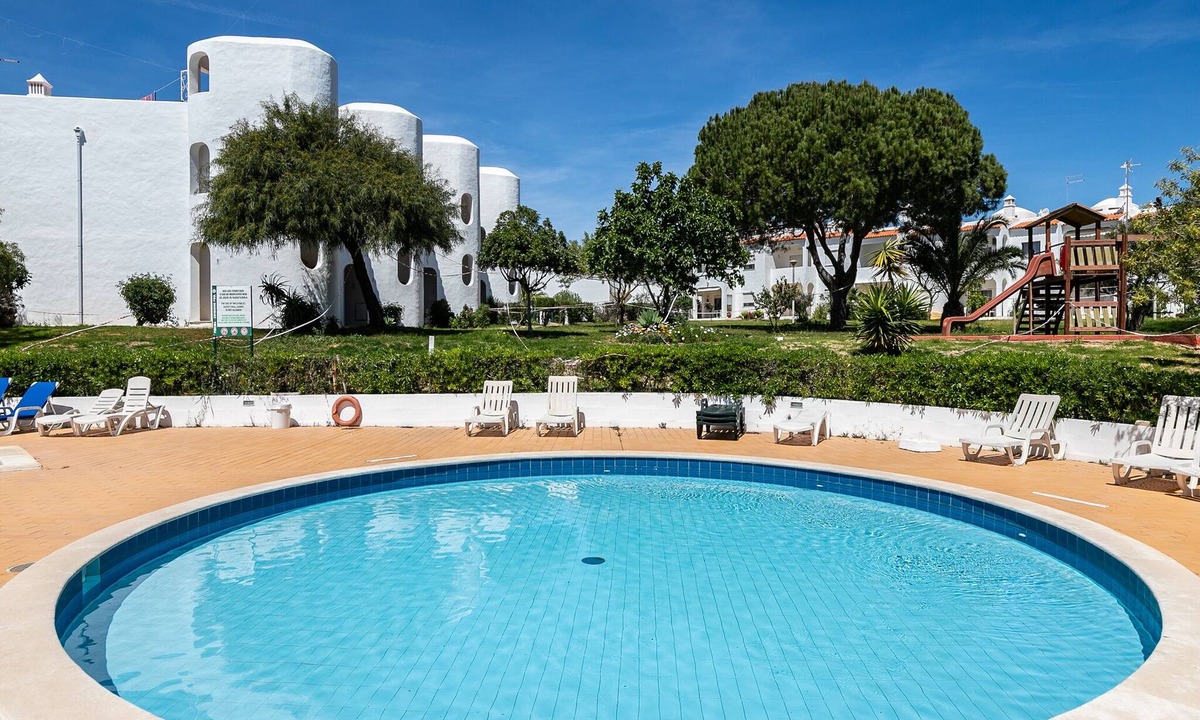 Alporchinhos Apartment | Brandy Blue Apartment, pool, WiFi