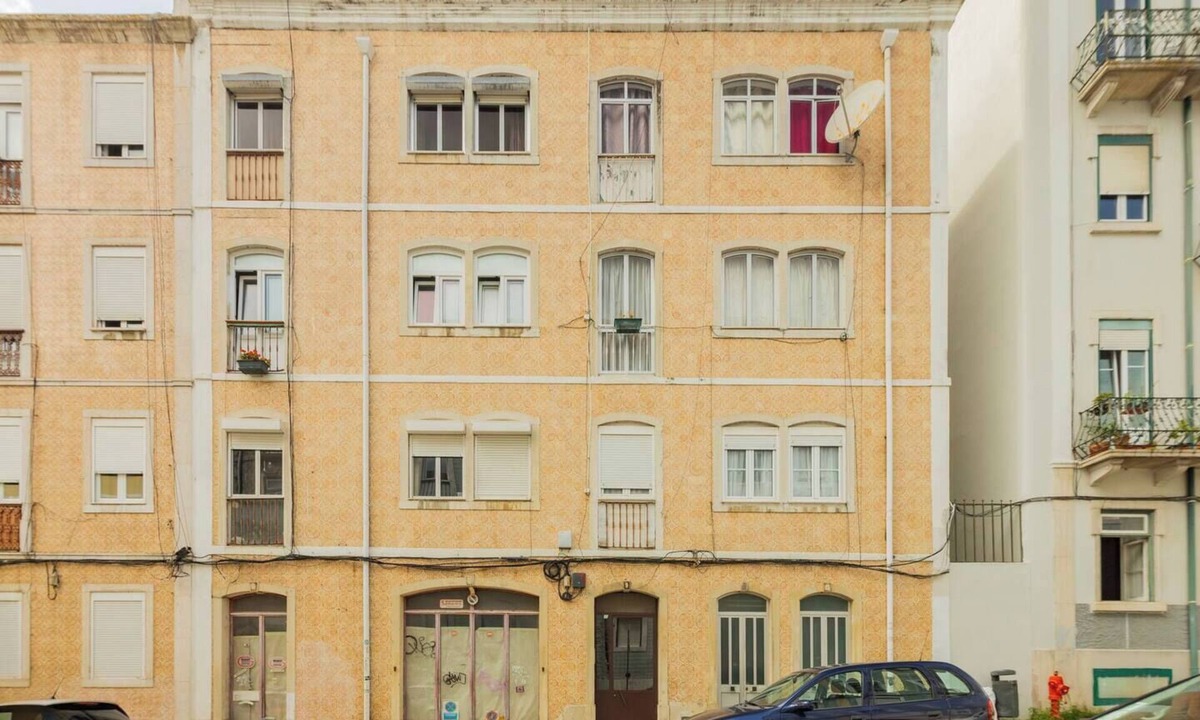 Pena Apartment | Bright duplex two-bedroom near Lisbon city center, close to transport, shops, and cafés. Comfortable layout over two floors; please note the building has no elevator.
