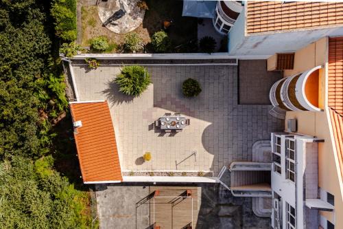 Nossa Senhora do Populo Apartment | Caldas Charm Getaway - Garden Terrace & Comfort