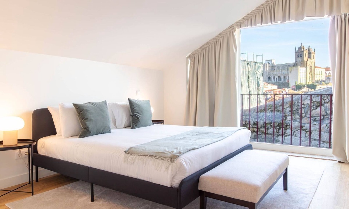 Centro / Baixa Apartment | Caldeireiros 95 | Duplex w/View by LovelyStay