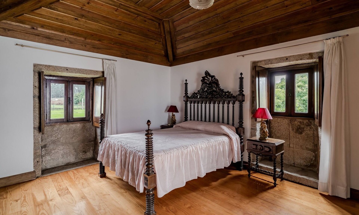 Vila do Conde Apartment | Casa do Caldas – Suite 1: Quarto com Piscina, Terraço e Wi-Fi Partilhados