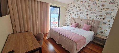 Porto da Cruz House | Casa Linda Baía