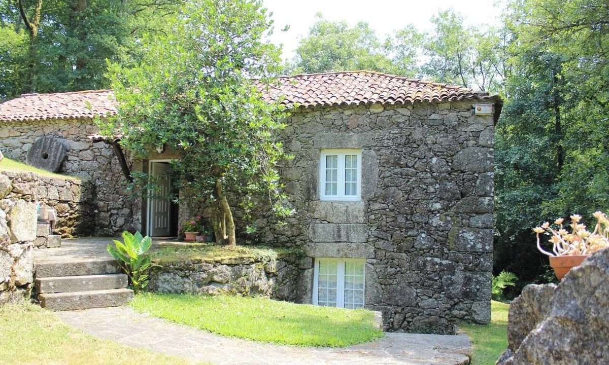 Parada House | Casa Moinho da Levada: A Retreat on the Banks of the Coura River