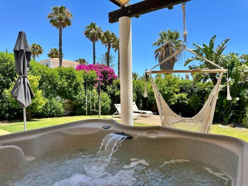 Estombar Villa | Casa Rubi