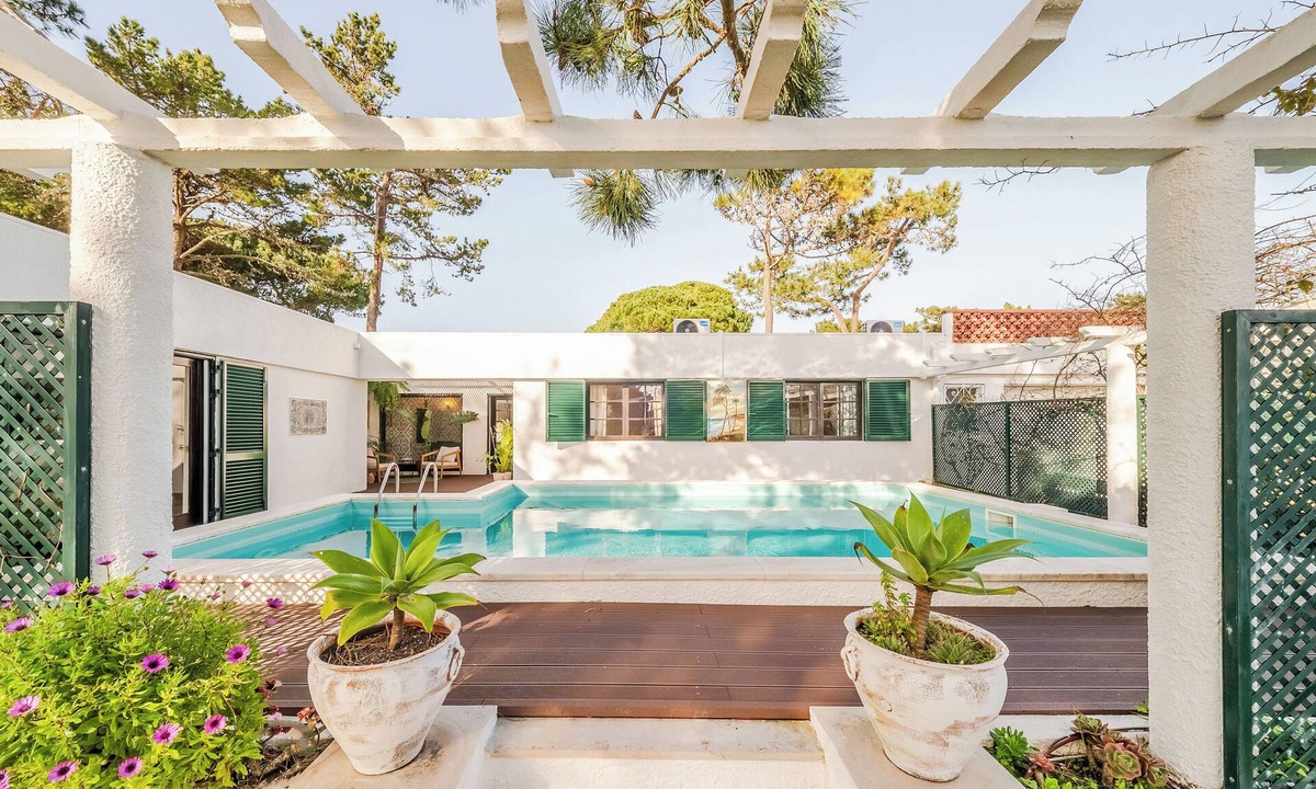Praia das Macas House | Cedar House