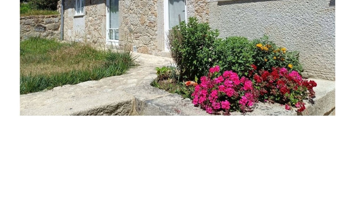 Aldreu Apartment | Charming 3-bedroom country house in lovely Aldreu with WiFi, fitness room