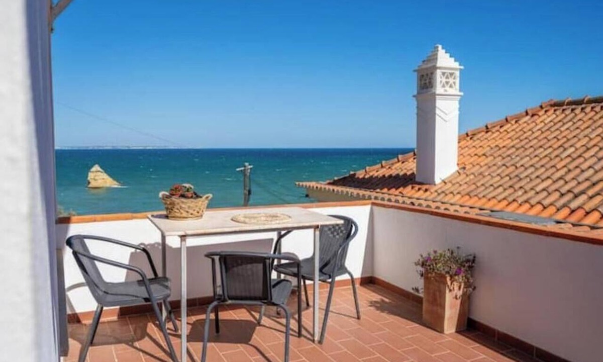 Lagos Apartment | Charming apartment with a terrace right on the beach