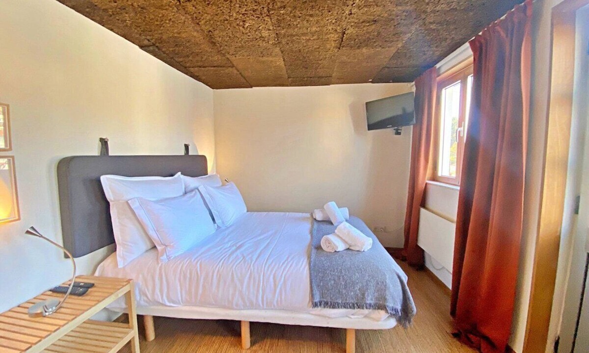 Sao Tiaguinho Apartment | Charming Studio in the Heart of the Thermal Baths