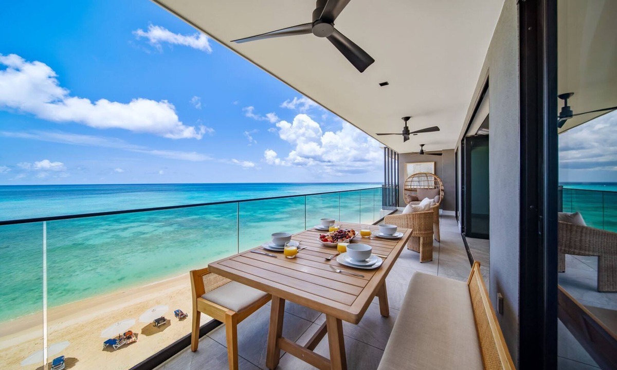 Brighton Apartment | Chic Beachfront Condo - Allure 503