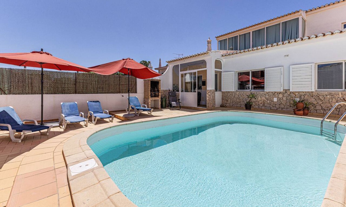 Ameijeira Villa | Chilling In Lagos House | Pool | BBQ | Retreat