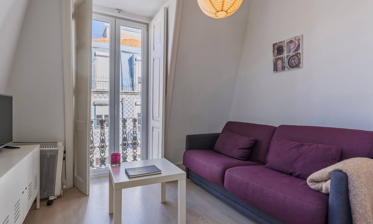 Santa Engracia Apartment | Classic Topfloor Apartment by LovelyStay