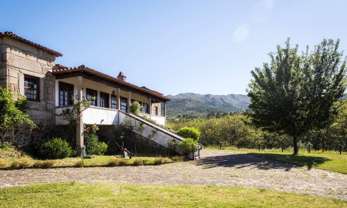 Estoraos House | Country farmhouse with private pool