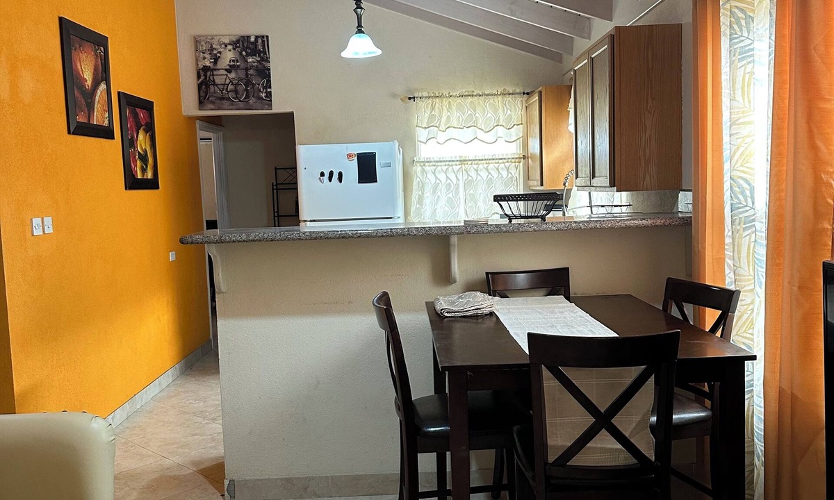 Charnocks House | Cozy 3 bedroom 2 bathroom house in a secure neighborhood with dining & amenities