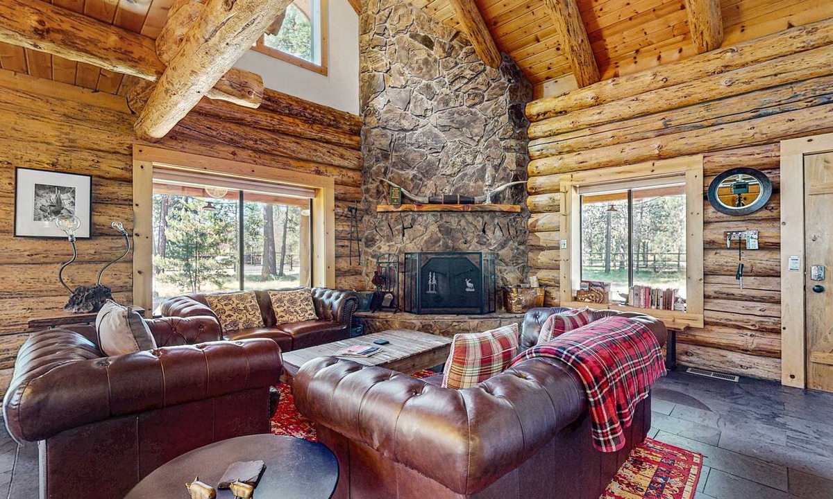 Oregon Water Wonderland Cabin | Cozy log cabin with wrap-around porch, Hot tub Loft space, Washer & Dryer