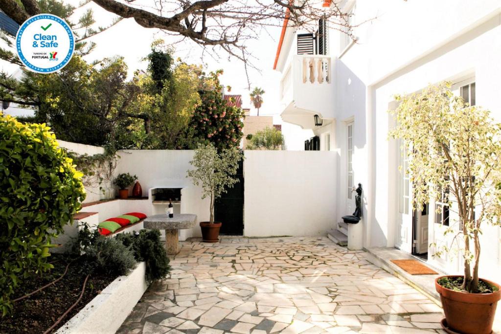 Estoril Apartment | Cushy Apartment with garden in Estoril