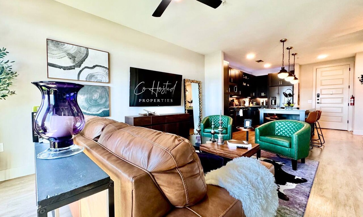 Deep Ellum Apartment | Deep Ellum Redefined/Come Stay/Free Parking/King Bed/Walk to The Factory