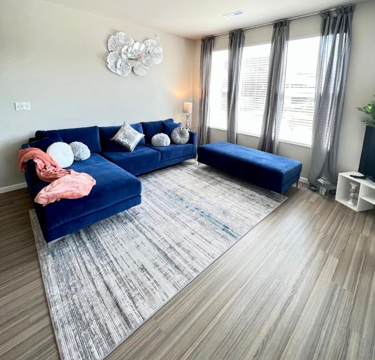 Town and Country Apartment | Des Peres Luxe Suite