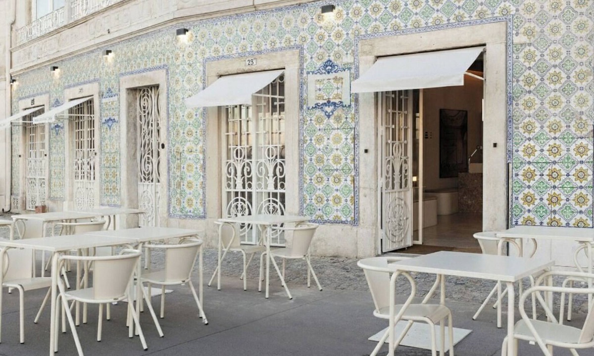 Se Hotel | Designer Deluxe 1BR | Campo das Cebolas Address | River Views | Near Lisbon Sé