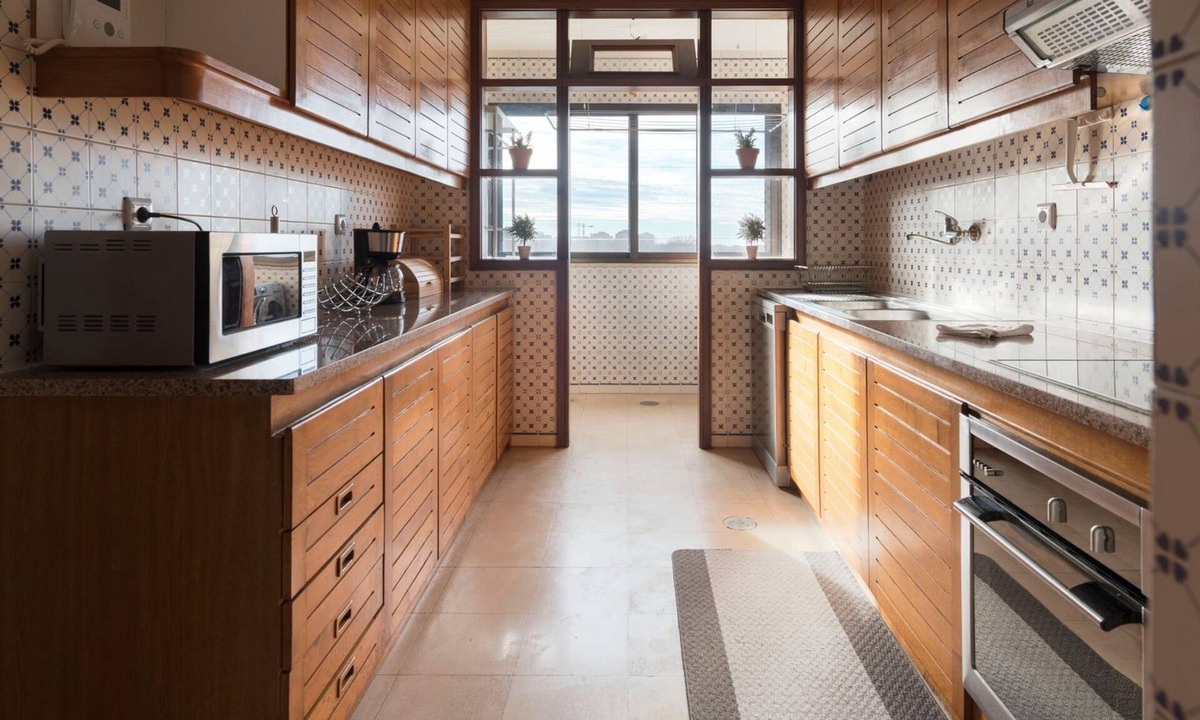 Vila Nova de Gaia Apartment | Devesas Charming 3BR Flat w/Parking by LovelyStay