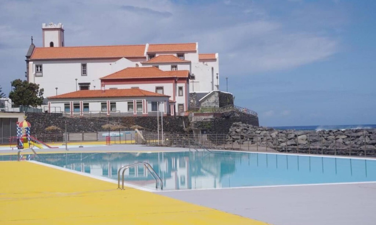 Ponta Delgada Apartment | Duplex Apartment with sea and mountain views