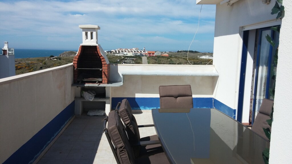 Sao Pedro Apartment | Duplex Penthouse overlooking the Peniche Sea. WIFI. 23254 / AL