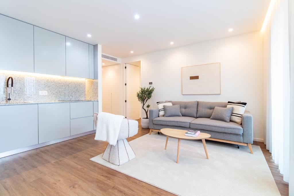 Mafamude Apartment | Elegant 1BR Retreat near Metro by LovelyStay