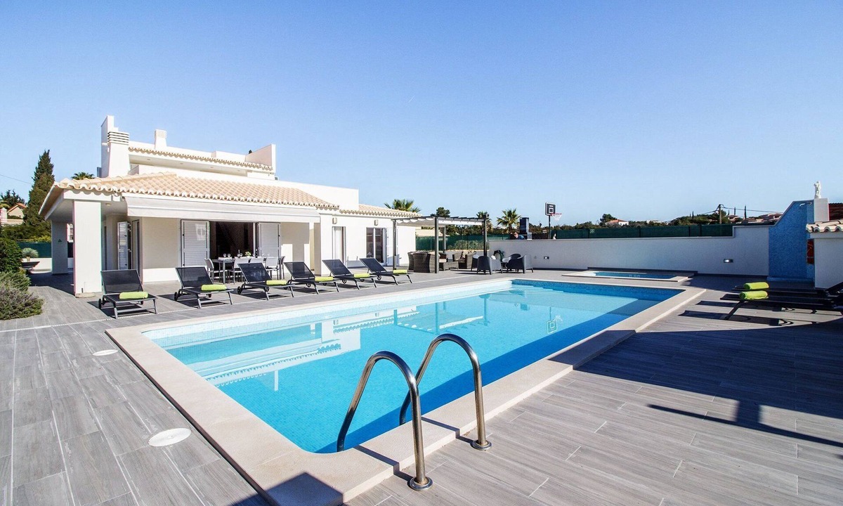 Estombar Villa | Elegant Carvoeiro Villa | Casa do Coracao | 4 Bedrooms | Distant Sea Views