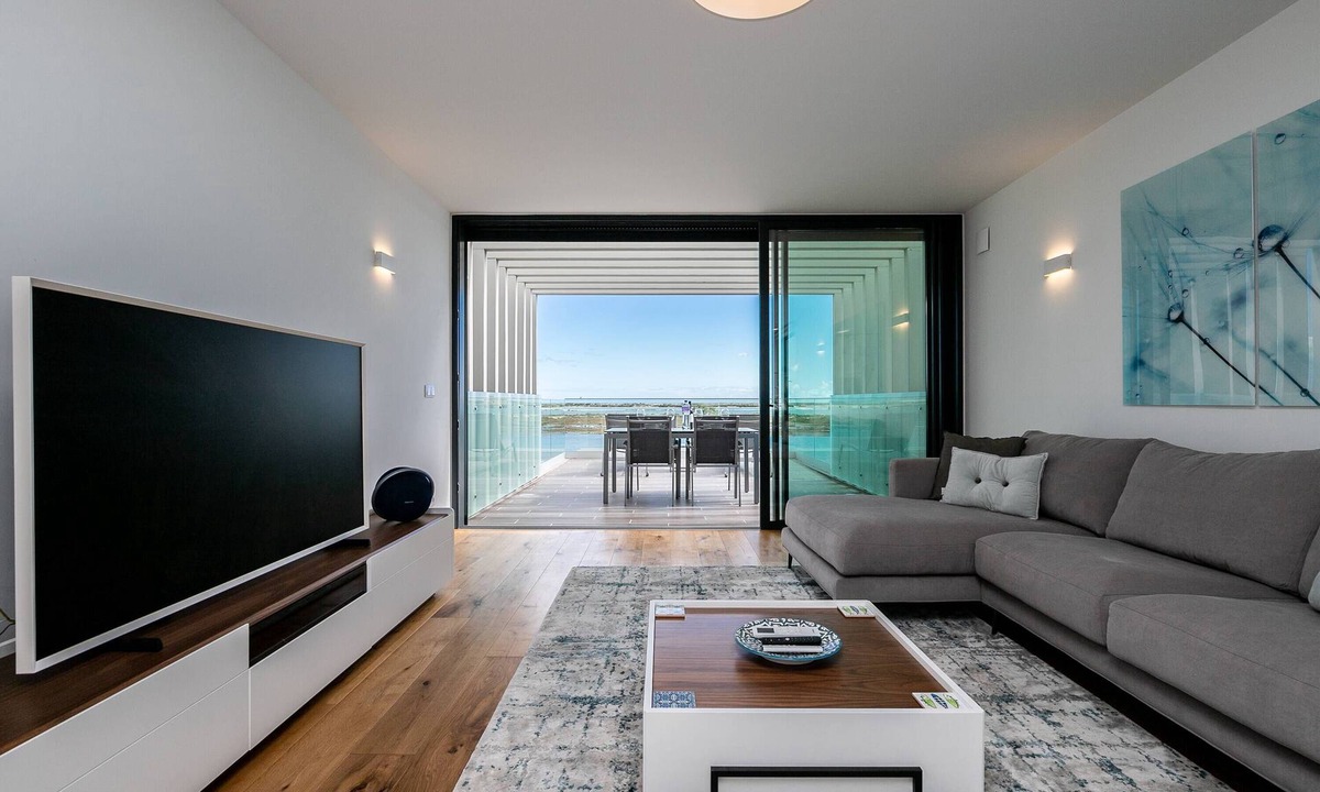 Fuseta Apartment | Elegant Waterfront Condo in Fuseta