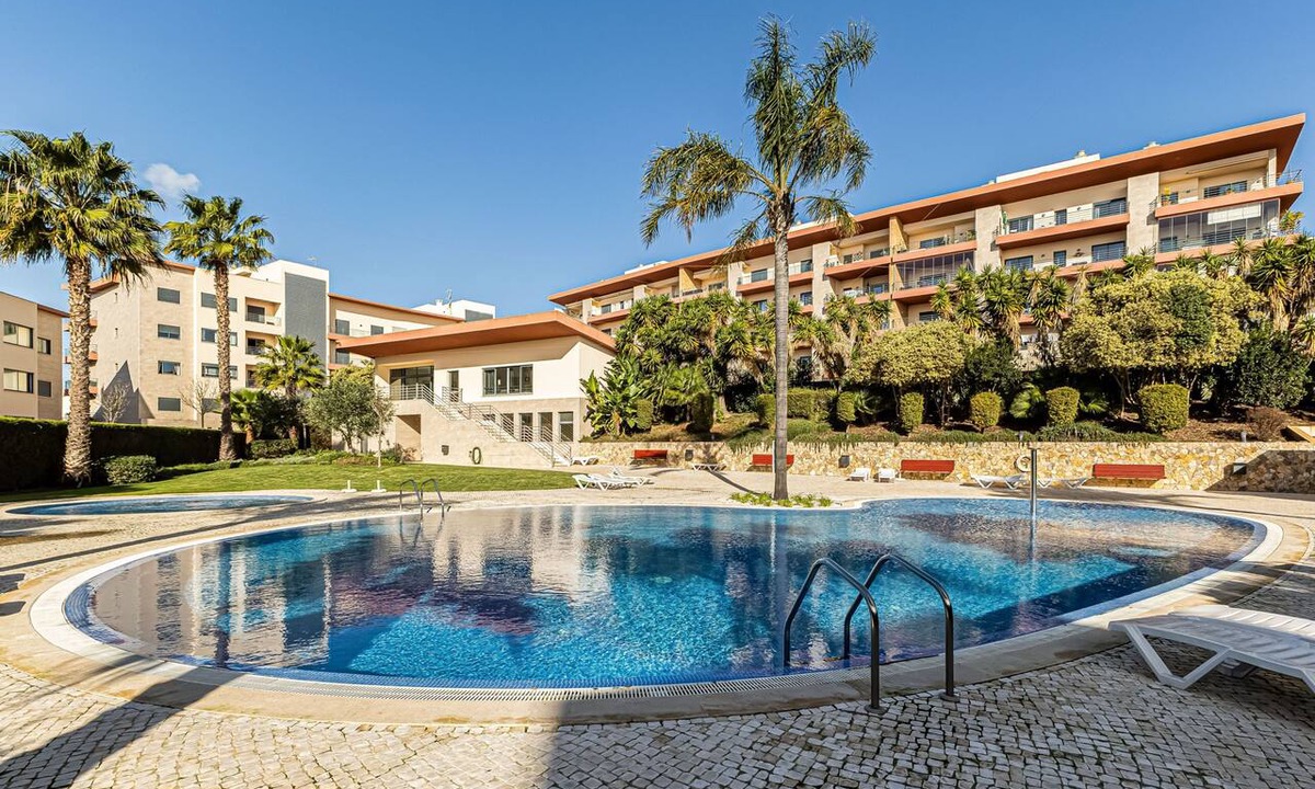 Albardeira Apartment | Encosta By The Marina, Beach & City Center