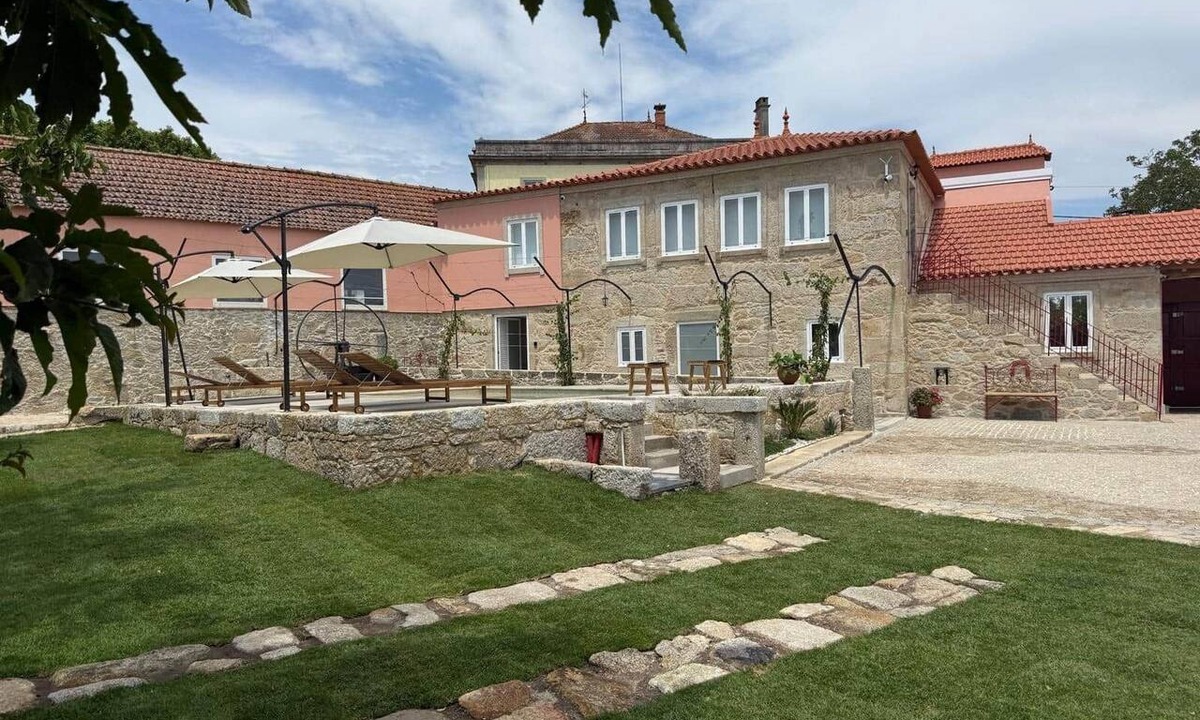 Vila do Conde Apartment | Family-friendly apartment with a pool on Caminho Santiago (D)