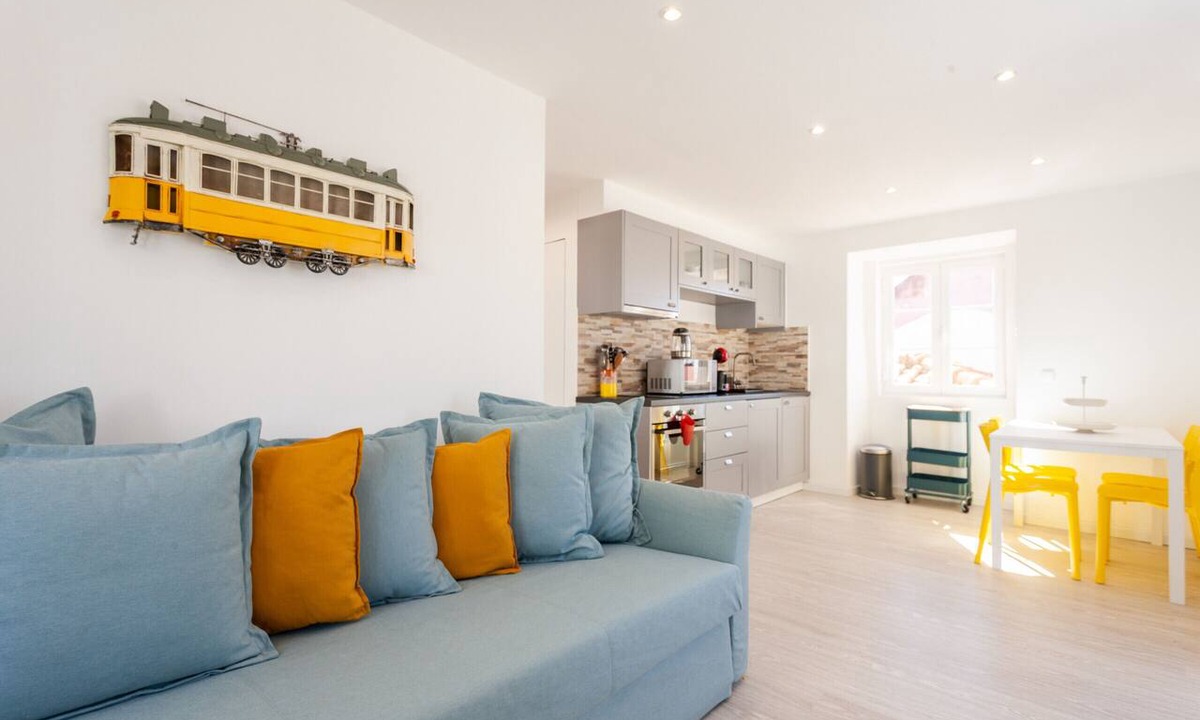 Linda-a-Velha Apartment | FLH Ajuda Modern Apartment